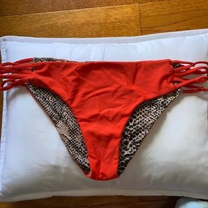 Acacia bottoms. Only worn once. Size XL but fits smaller.